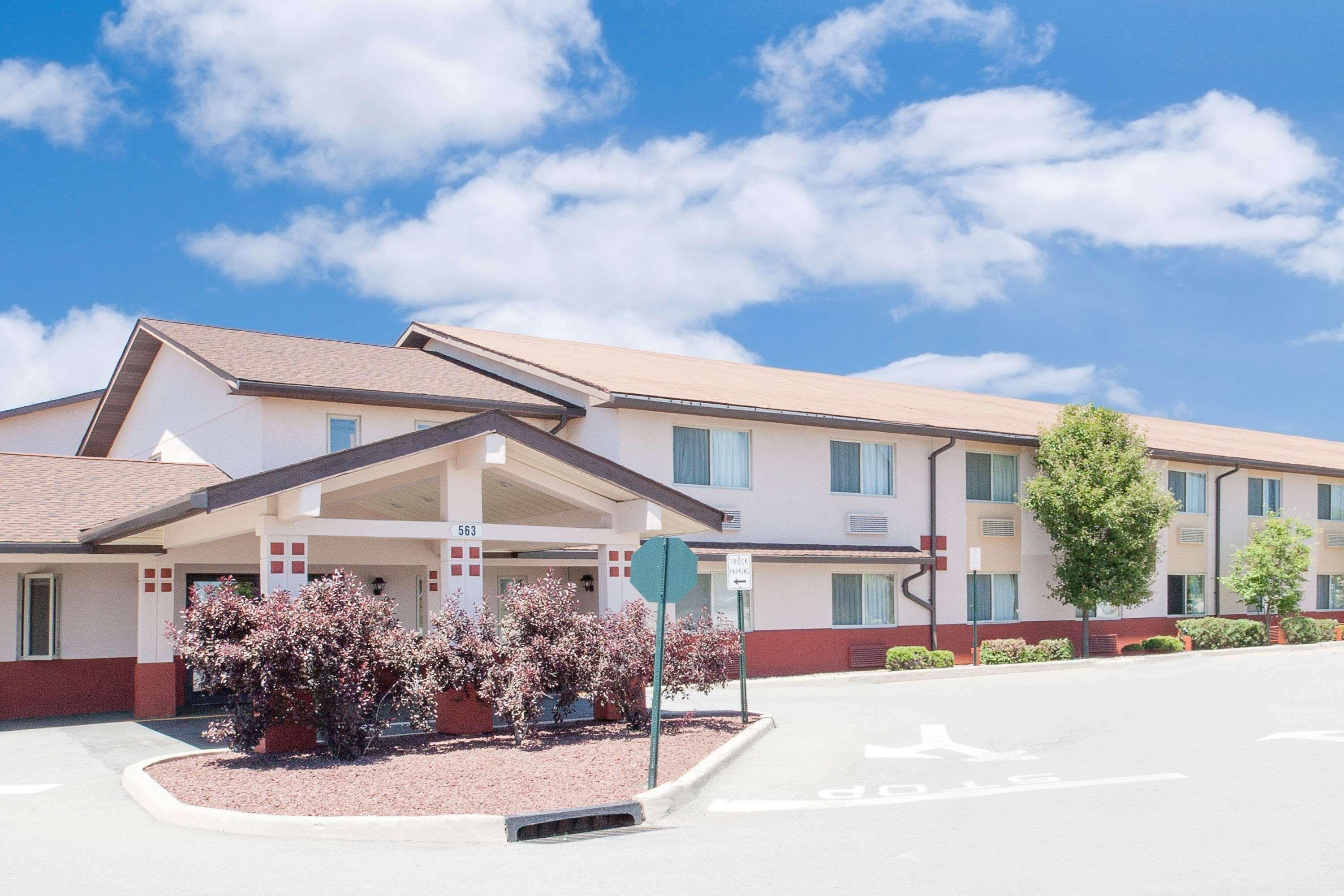 Super 8 By Wyndham Middletown Motel Exterior foto
