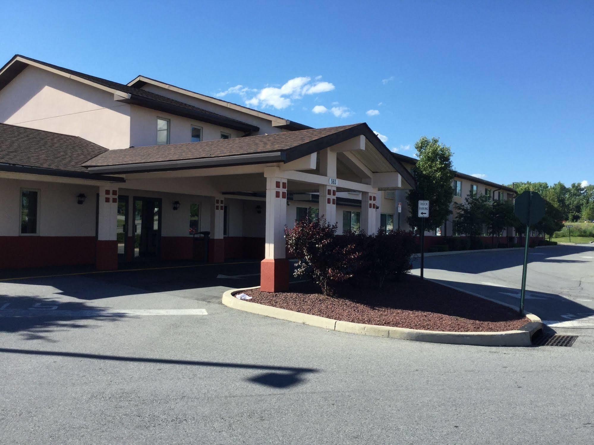 Super 8 By Wyndham Middletown Motel Exterior foto