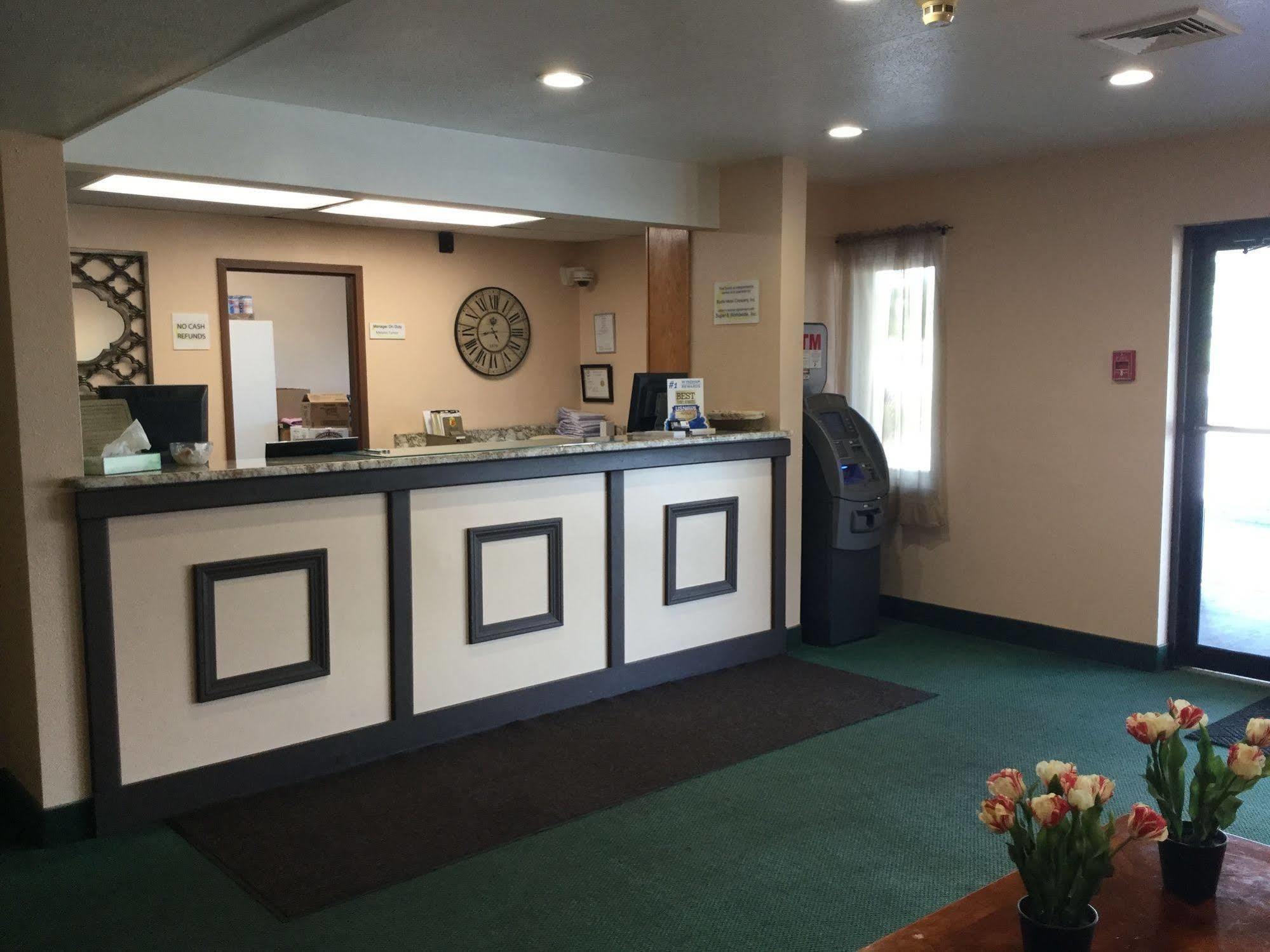 Super 8 By Wyndham Middletown Motel Exterior foto